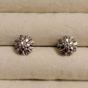 Vintage 14kt White Gold Diamond earrings